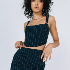 Princess Polly Josie Top Blue -Modeoryx Sales Store 00 modelinfo Bella us2 102a0cd4 5fc7 42fe 99c1 040189a79b00