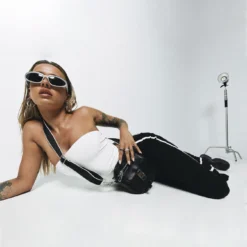 Tomlin Top White -Modeoryx Sales Store 00 modelinfo cathlin us2 f661b0a0 ea7f 4bcf bbc2 dd3c6271cbc5