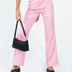 Princess Polly Ryllie Pants Pink -Modeoryx Sales Store 1 modelinfo emma us2 a74a8039 c2ec 42be 8926 3e0bb61b63a7