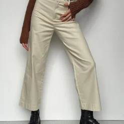 Princess Polly Carter Pants Beige -Modeoryx Sales Store 1 modelinfo josephine us2 7ec65104 c649 44db a2b0 900b67c82b1a