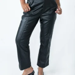 Princess Polly Encore Pants Black -Modeoryx Sales Store 1 modelinfo sarah us6 b406361a 9eb3 4427 a865 52e73d57daa6