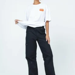 Noods Oversized Tee White -Modeoryx Sales Store 2 modelinfo Alexis us2 25d3b6ec faf6 442a 80b1 e59727d8bc0f