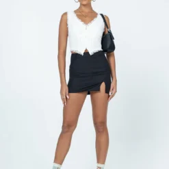 Princess Polly Silvanna Top White -Modeoryx Sales Store 2 modelinfo Alexis us2 ce3f3e2d 8de9 42ef 8113 93e8135a8dbc