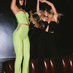 Princess Polly Mid Way Laced Flare Pants Green -Modeoryx Sales Store 2 modelinfo Chiara us4 ebe2ac88 2bf7 4f09 8664 3b37a118306f