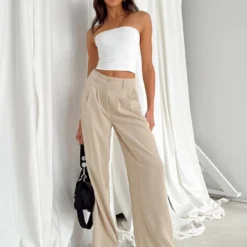 Tomlin Top White -Modeoryx Sales Store 2 modelinfo Josephine us2 68a31e88 6df5 44d8 9628 066567798751