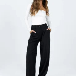 Princess Polly Archer Pants Black -Modeoryx Sales Store 2 modelinfo elise us2 c8a2dccc 5e10 4def 8b68 ccc0629a5ed8