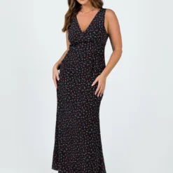 Princess Polly Garrick Maxi Dress Black / Red -Modeoryx Sales Store 2 modelinfo mikayla us8 2e2c3426 dc3b 4fef 8002 4f395f5dd62f