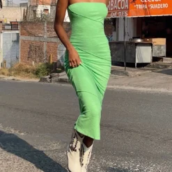 Princess Polly Oscar Midi Dress Green 15 Princess Polly Oscar Midi Dress Green -Modeoryx Sales Store 2 modelinfo nat US4 866198e7 2b15 40df 9eee 784073be72d5