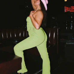 Mid Way Laced Flare Pants Green Curve -Modeoryx Sales Store 3 modelinfo Alexis us2 65fd7e59 b3c1 435e ab98 529e9a752986