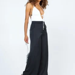 Princess Polly Dorothy Pants Black -Modeoryx Sales Store 3 modelinfo Alyssa us4 716253d4 c9eb 4c5a 9b44 3f8d3f1b7325