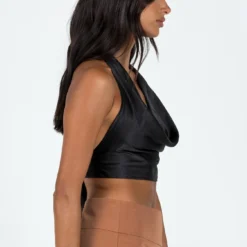 Princess Polly Puzo Halter Top Black -Modeoryx Sales Store 3 modelinfo Amelia us2 0086f8b4 47ac 41d6 8a67 9674ce78ae41