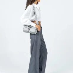 Princess Polly Archer Pants Pinstripe Grey -Modeoryx Sales Store 3 modelinfo Camelia us2 8f3c5503 1276 4910 bdaa 3ceba9dd6c4b