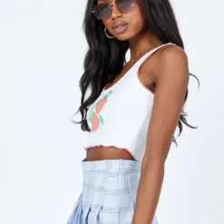 Princess Polly Strawberry Kisses Top White -Modeoryx Sales Store 3 modelinfo Tori us2 62aab003 92e9 469a 8dd1 8595e05d4fdb