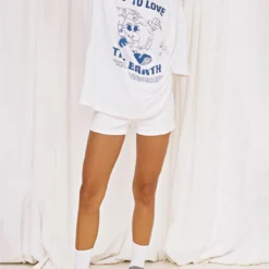 Organic Cotton Love The Earth Charity Oversized Tee White -Modeoryx Sales Store 3 modelinfo camelia us2 26d28a29 374f 402d 9aa8 7457a5a8e00f