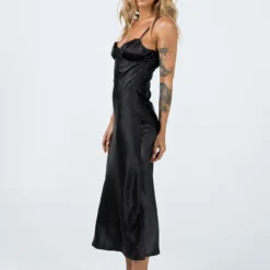 Averie Midi Dress Black -Modeoryx Sales Store 3 modelinfo cathlin us2 5feb4623 052b 4e51 ac2c ffda3ddbd7d9
