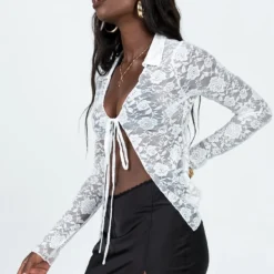 Princess Polly Shallard Lace Long Sleeve Top White -Modeoryx Sales Store 3 modelinfo cynthia us4 1ccd46ae 9adf 4988 b5dd b0a4eb98b2ae