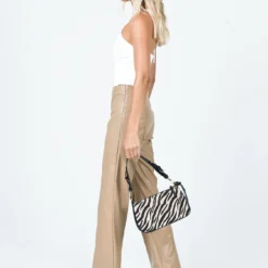 Princess Polly Gia Panel PU Pants Beige -Modeoryx Sales Store 3 modelinfo emma US2 dbd5c1ad 46a6 4386 8ec9 8ae79966de26