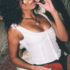 Cheyla Top White -Modeoryx Sales Store 3 modelinfo kiele us4 23be8fec dd49 417b 8b89 0d6032d4ef61