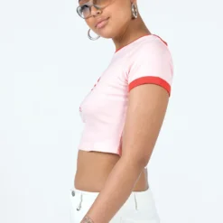 Princess Polly Bob Marley One Love One Heart Cropped Tee Pink -Modeoryx Sales Store 3 modelinfo sarah us4 9ede52cb a9aa 4e47 ae14 f41209895f29