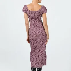 Motel Larson Dress 90s Floral Burgundy -Modeoryx Sales Store 4 model info Kiana us2 38b059cc f916 447d 885f f9b6c18a3b69