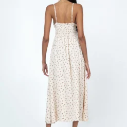 Princess Polly Roza Midi Dress Beige -Modeoryx Sales Store 4 modelinfo Ayanna us2 327d29f4 c7d4 4830 ac06 256ac999748a