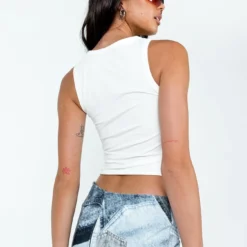 Princess Polly Kamryn Tank Top White -Modeoryx Sales Store 4 modelinfo Josephine us2 03fa3e17 65c9 463e 8dd6 81e4f4eea00b