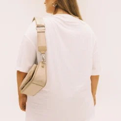 Organic Love The Earth Oversized Tee White Curve -Modeoryx Sales Store 4 modelinfo Riley us14 c8be6d75 f37b 4030 b252 8295a00c4957