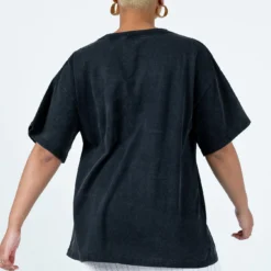 Princess Polly The Rolling Stones Retro Swirl Oversized Tee Black -Modeoryx Sales Store 4 modelinfo Sarah us4 3f23f607 b28a 4ec1 9203 2cb913d726e1