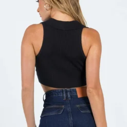 Princess Polly Patterson Top Black -Modeoryx Sales Store 4 modelinfo Saskia us2 f4a08031 7fdc 44d8 b80d 1c5b129f7838