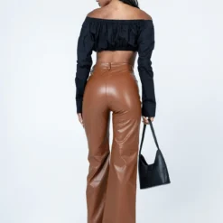 Princess Polly Gemini PU Pants Brown -Modeoryx Sales Store 4 modelinfo Yarelis us2 ac1a23cd 4f41 45f9 a8c4 21469d61e7ee