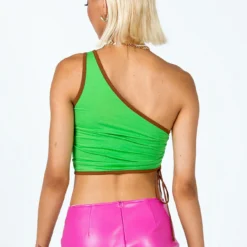 Princess Polly Fly With Me Top Green -Modeoryx Sales Store 4 modelinfo casandra US2 a67fe2d2 c2ca 413a a879 af5108a223c3