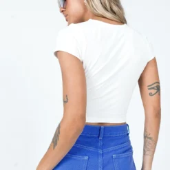 Princess Polly Runway Baby Tee White -Modeoryx Sales Store 4 modelinfo cathlin us2 a7389e0f bd5f 4930 ae77 1b8ec1bb9286