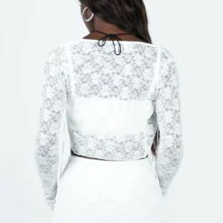 Princess Polly Sorrento Long Sleeve Top White -Modeoryx Sales Store 4 modelinfo cynthia us4 00e179f7 0671 40e4 bd9d 388b2eac69ad