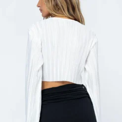 Princess Polly Stella Long Sleeve Top White -Modeoryx Sales Store 4 modelinfo emily us2 3eab82c4 3ad5 48c7 8fce 86a1319b7904