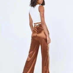Princess Polly Dave Trackpants Brown -Modeoryx Sales Store 4 modelinfo feturi us2 c93fc50b d719 4d3a a128 b7edd36c5877