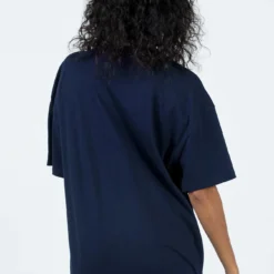 Out Of Office Tee Blue -Modeoryx Sales Store 4 modelinfo kristen us2 64e555ec e98d 4ddd 93e1 6e1c6c758a16