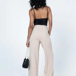 Princess Polly Brenner Pants Beige -Modeoryx Sales Store 4 modelinfo lyric us2 136b9544 9f84 4ff5 9d3d 60961b7f7442