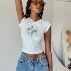 Princess Polly Peace And Love Longline Tee White -Modeoryx Sales Store 5 modelinfo Ayanna us2 3de6a848 ffaa 4ee9 97cc 048d702a6ce0