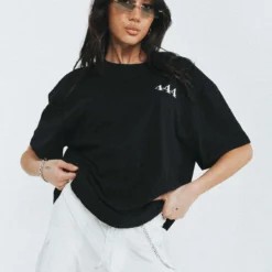 444 Oversize Tee Black -Modeoryx Sales Store 5 modelinfo Josephine us2 fd76cb92 4eb5 43fe a5ab 4847dd39d043