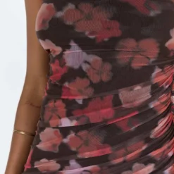 Princess Polly Laren Midi Dress Red / Black -Modeoryx Sales Store 5 modelinfo lola us4 521856c6 6374 4813 a37e 1f0abe93fc24