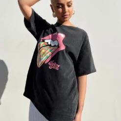 Princess Polly The Rolling Stones Retro Swirl Oversized Tee Black -Modeoryx Sales Store 7 modelinfo Sarah us4